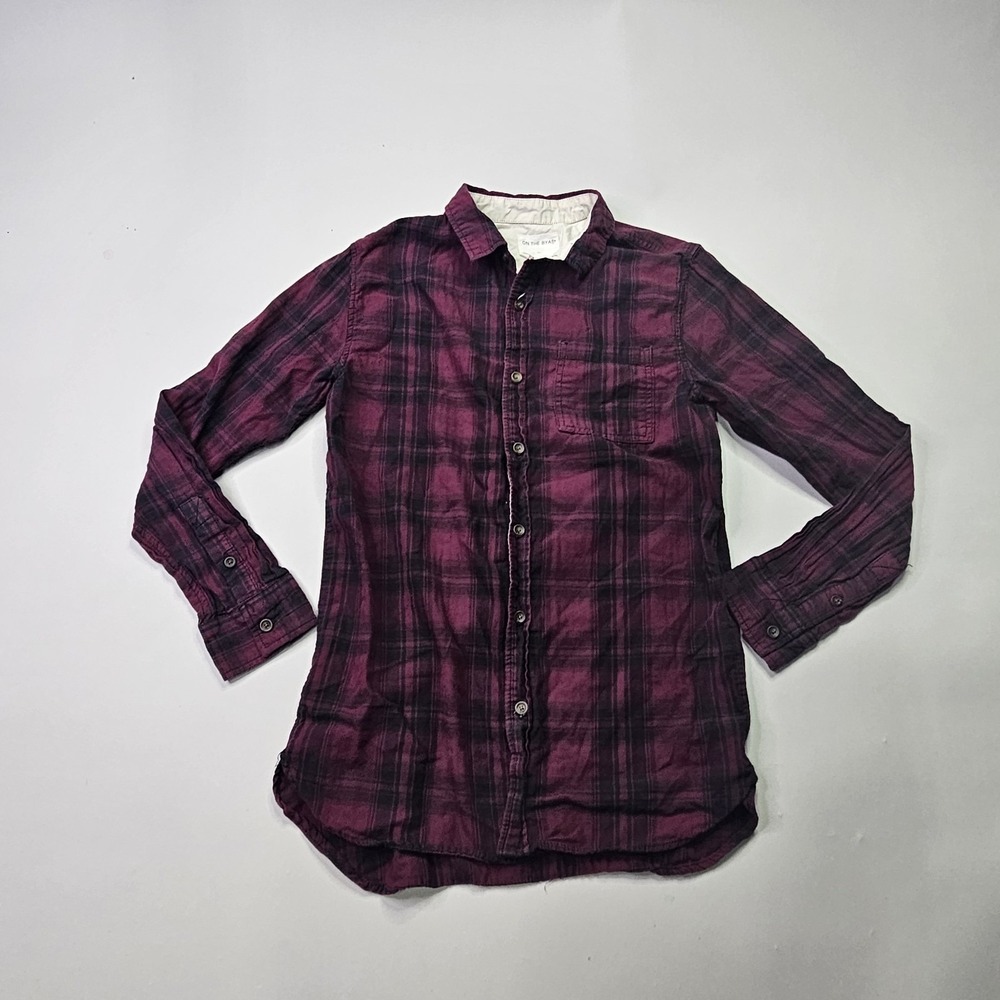 On The Byas Men's MEDIUM Flannel Plaid Shirt - Longer Length Burgundy Black